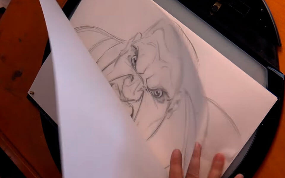 El animador Aaron Blaise trabajando en animación tradicional